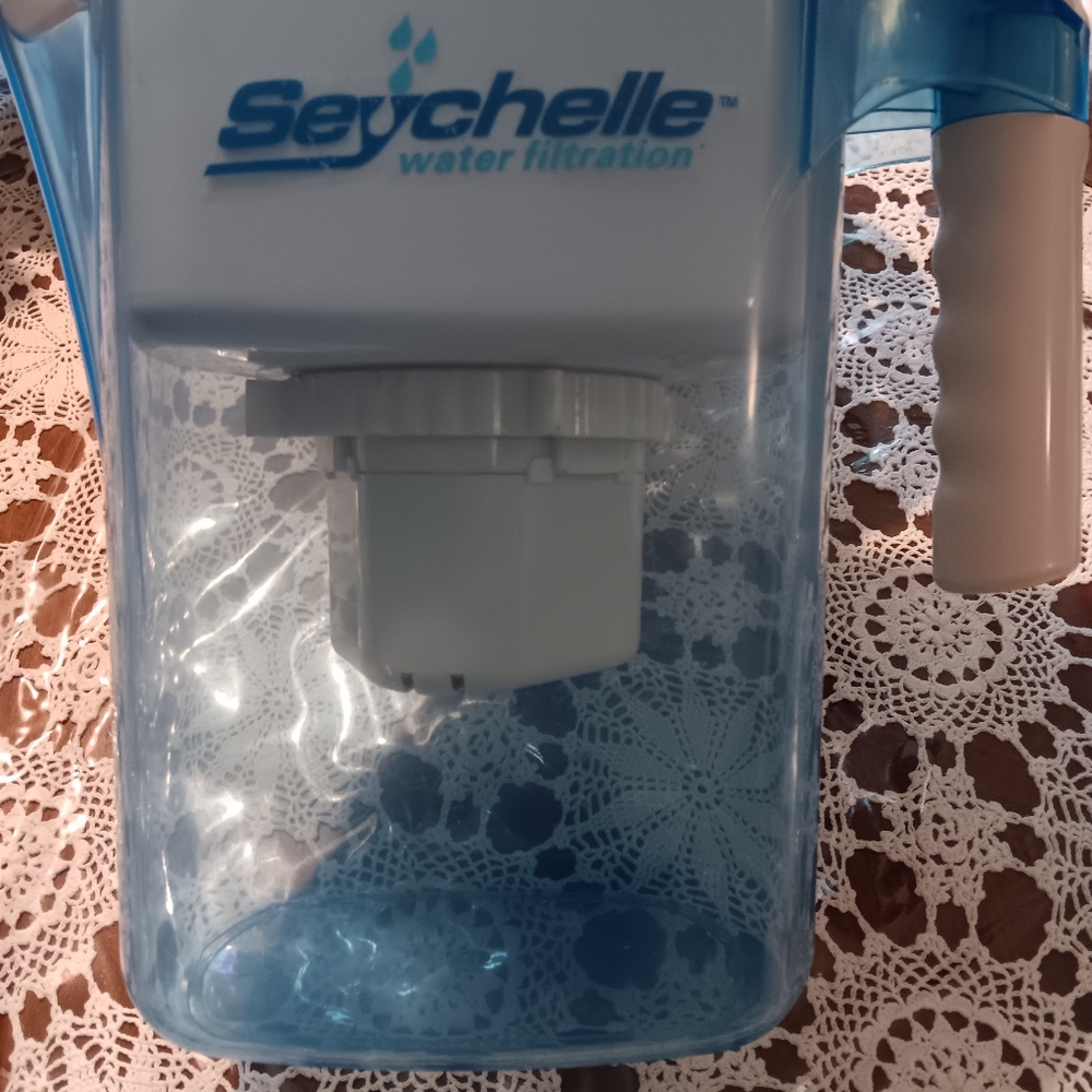 Seychelle radiological water pitcher,   64oz?  Never used- store, filter, papers